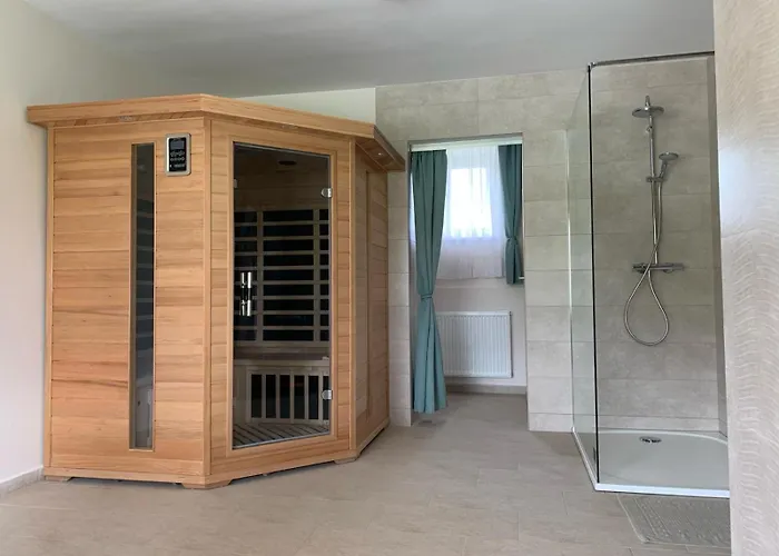 Rondine Vendeghaz Tilaj בית הארחה *