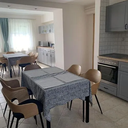 Rondine Vendeghaz Tilaj בית הארחה