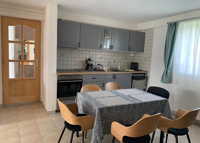 Rondine Vendeghaz Tilaj בית הארחה *